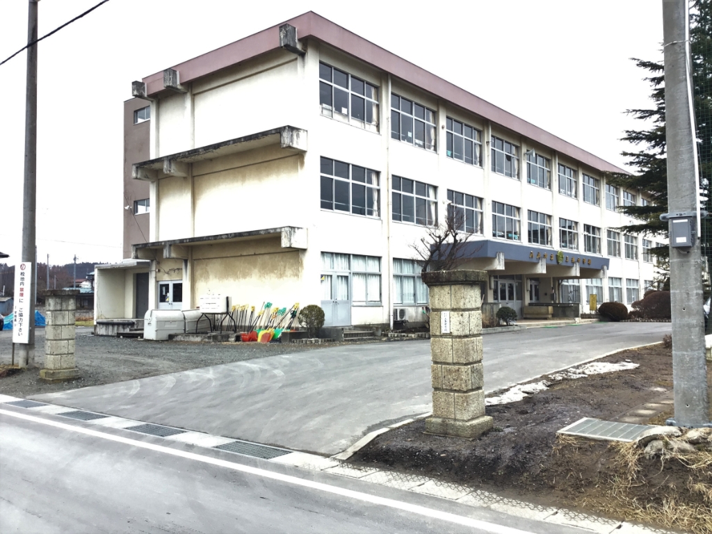 中学校　八戸市立三条中学校（中学校）まで907m