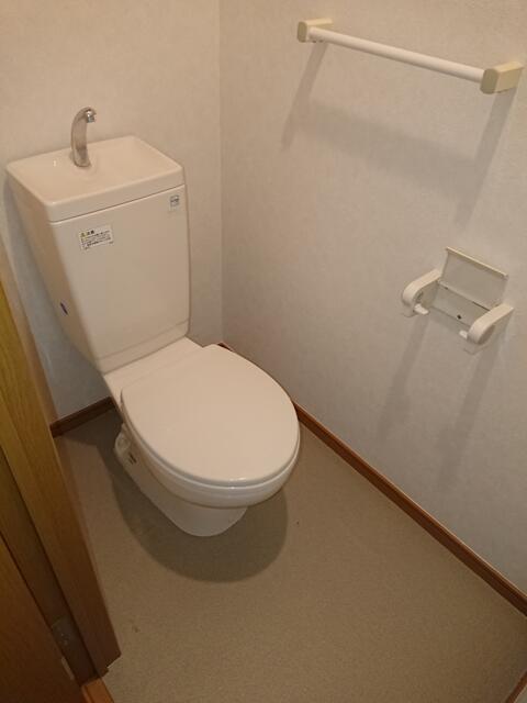 トイレ　写真は以前に撮影したものです。
