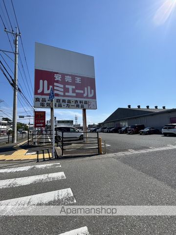 スーパー　ルミエール古賀店（スーパー）まで759m