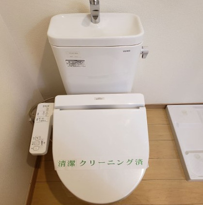 トイレ　温水洗浄便座付き♪