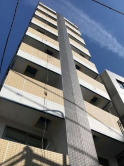 建物外観　８階建ての賃貸マンション