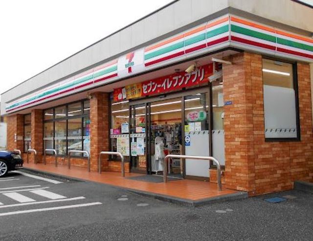コンビニ　セブンイレブン横浜高田東3丁目店（コンビニ）まで757m