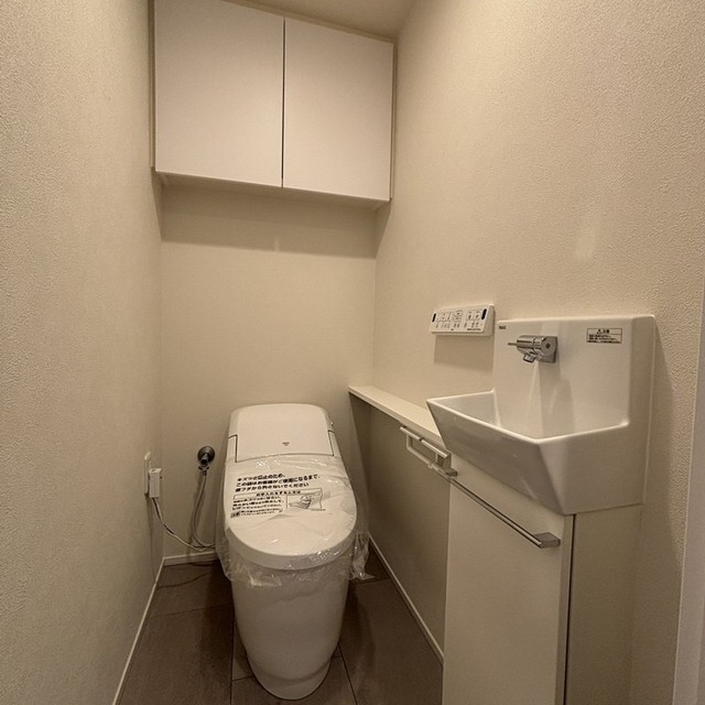 トイレ　※写真は同タイプ住戸です。