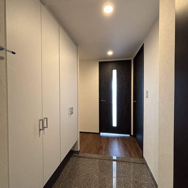 玄関　※写真は同タイプ住戸です。