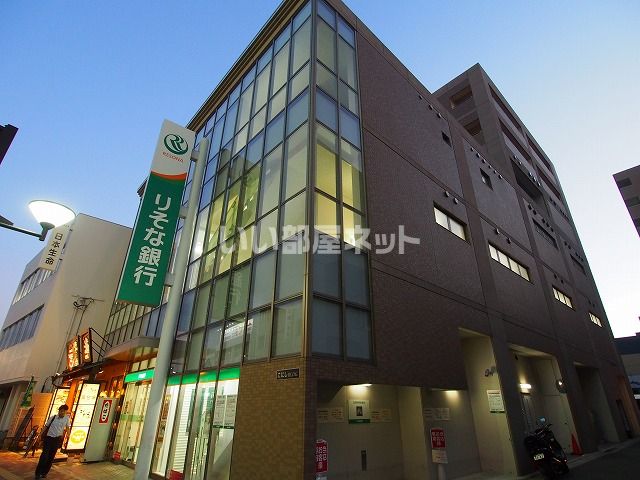 銀行　りそな銀行　住道支店（銀行）まで18m