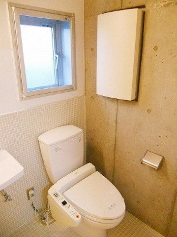 トイレ　★窓付きで明るい洗面所★