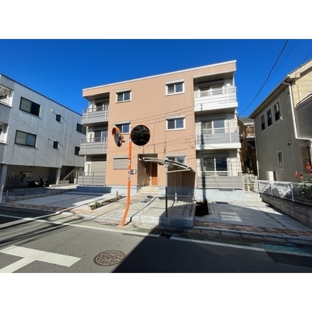 建物外観　全室角部屋構造です♪