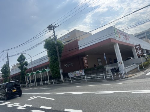 スーパー　イズミヤ 鵯越町店（スーパー）まで76m