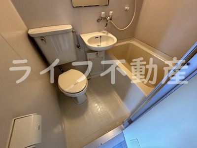 バス・シャワールーム　コンパクトで使いやすいお風呂です