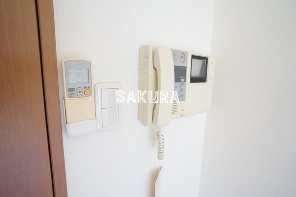 セキュリティ　女性の方でも安心のモニター付きインターホン♪