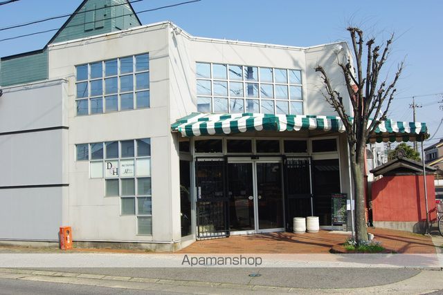 スーパー　イクタフード　本店（スーパー）まで527m