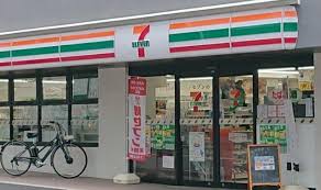 コンビニ　セブンイレブン市谷砂土原町店（コンビニ）まで220m
