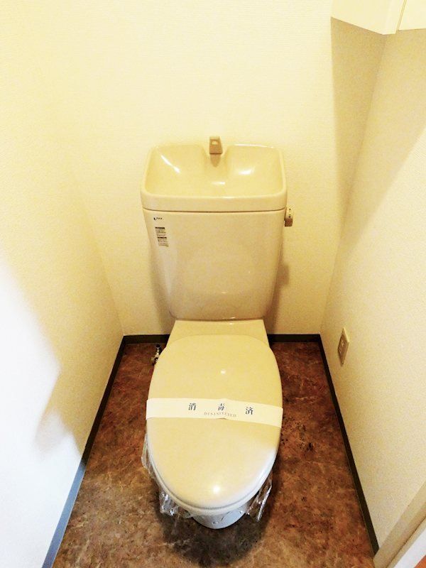 トイレ　リフォーム後に温水洗浄便座が装備されます