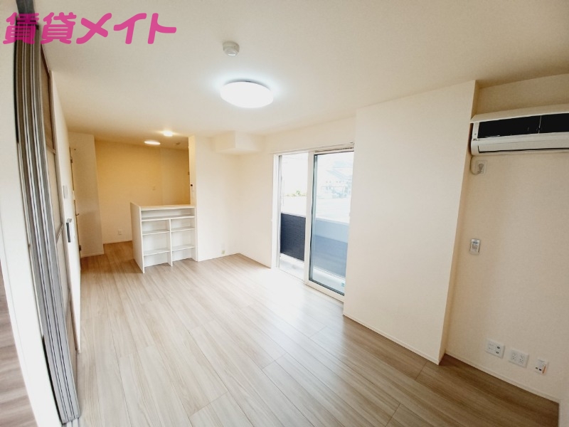 居室・リビング　別部屋参考写真です