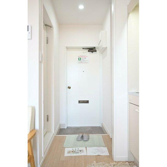 玄関　※家具・小物はイメージです