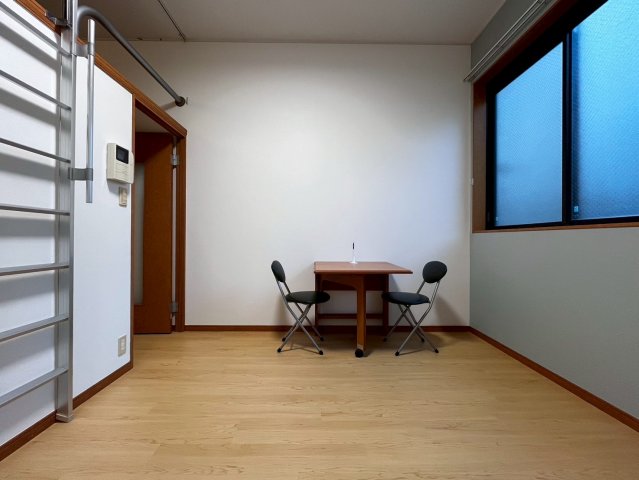 居室・リビング　※写真は別部屋です。
