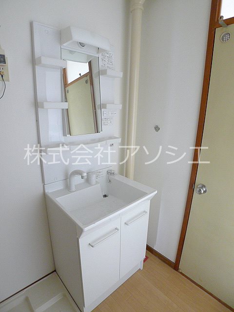 洗面設備　独立洗面台※同タイプの別のお部屋です。