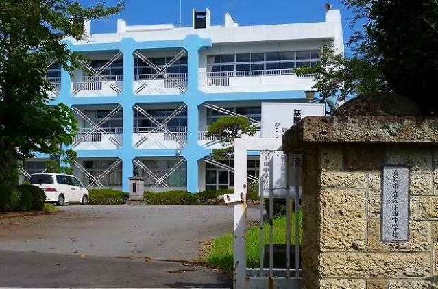 中学校　真岡市立久下田中学校（中学校）まで695m