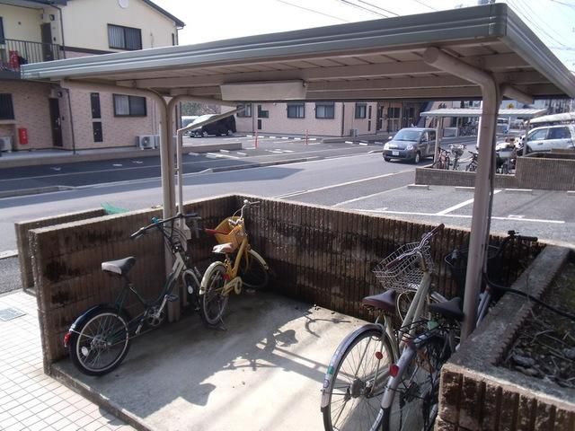 その他　敷地内屋根付き駐輪場