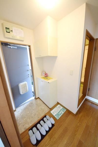 玄関　たっぷり２段式のシューズボックス