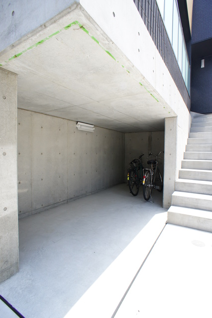 その他共有部分　雨の日でも安心して止められる屋根付駐輪場☆