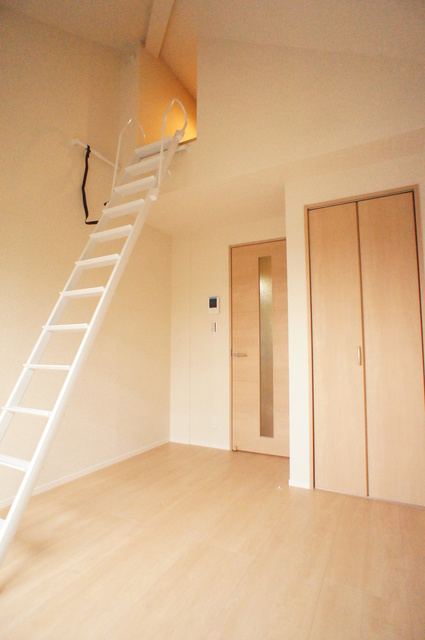 その他部屋・スペース　広々ロフト収納付で室内を広くご活用いただけます！