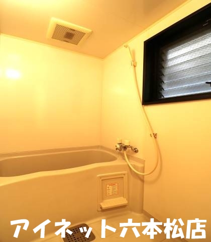 バス・シャワールーム　一日の疲れを流しましょう。