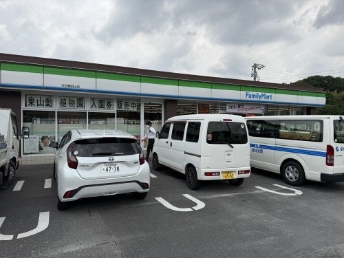 コンビニ　ファミリーマート植田山店（コンビニ）まで164m