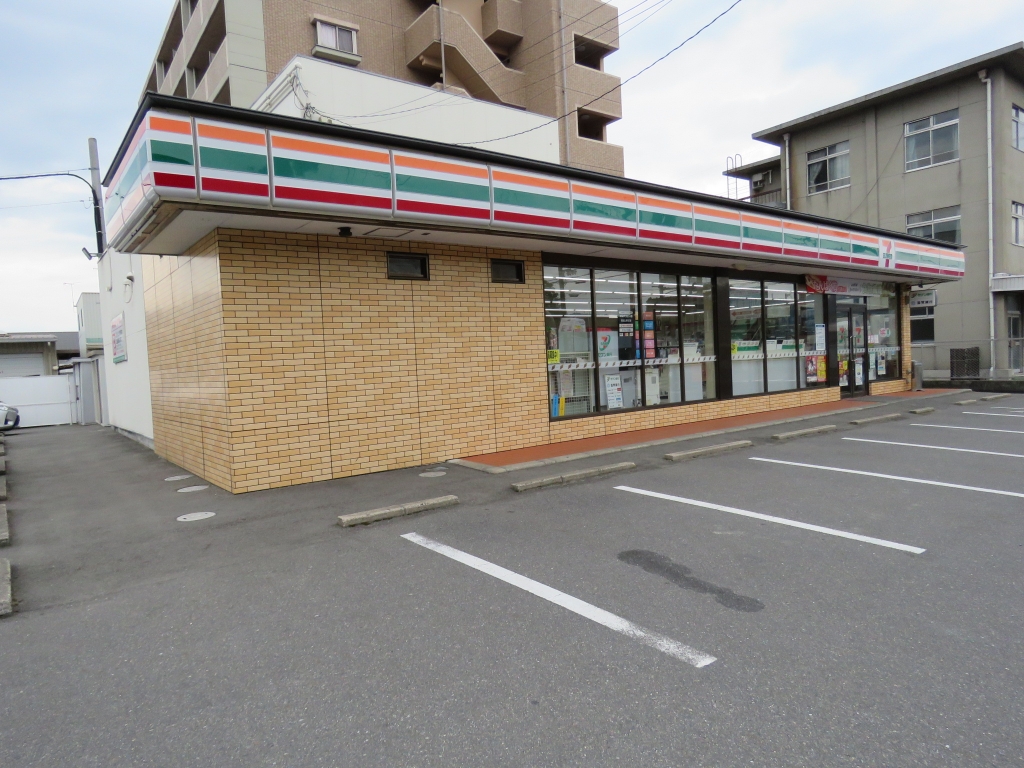 コンビニ　セブンイレブン　石部文化ホール前店（コンビニ）まで111m