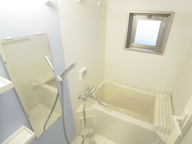 バス・シャワールーム　お風呂・トイレ別のセパレートはいいですね。