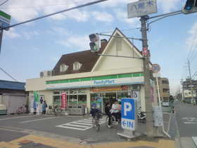 コンビニ　ファミーリーマートＭＹＳ八尾木北店（コンビニ）まで526m