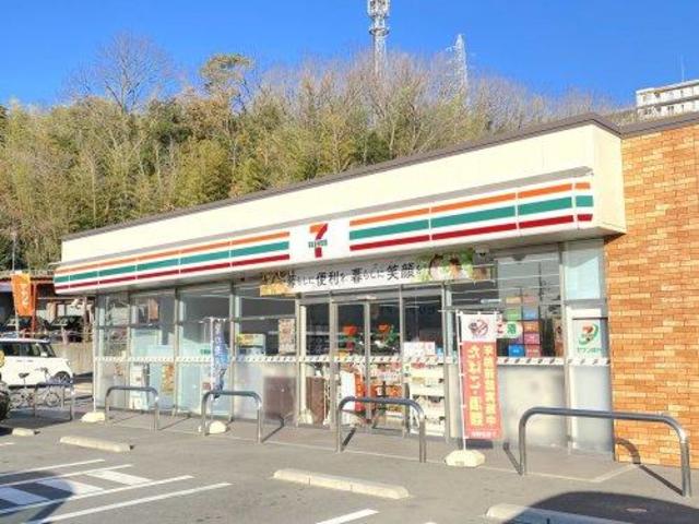 コンビニ　セブンイレブン和泉室堂町店（コンビニ）まで800m