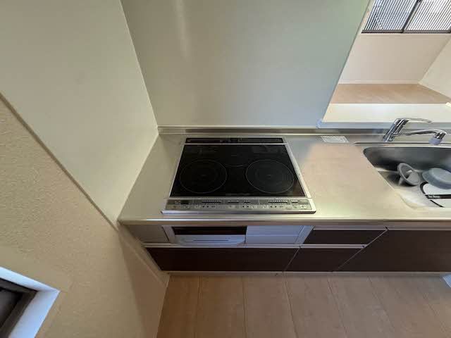その他部屋・スペース　★３口ＩＨコンロ付きシステムキッチンで料理もはかどります♪