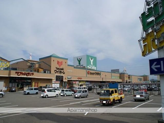 ショッピングセンター　ワイプラザ　福井店（ショッピングセンター）まで750m
