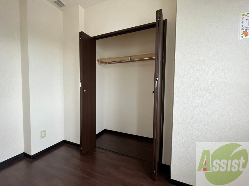 収納　寝室の収納です。部屋がすっきり片付きます。