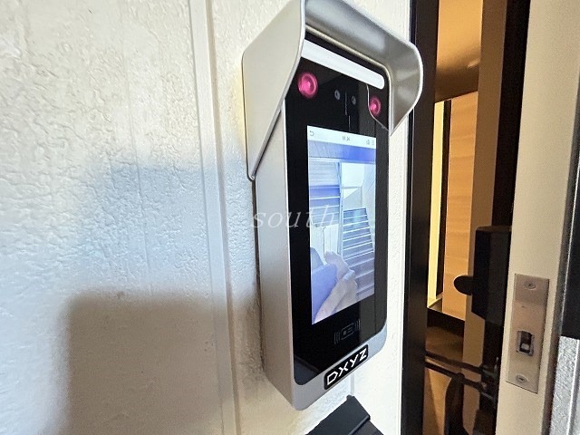 セキュリティ　顔認証システム採用