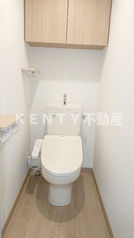 トイレ　落ち着いた色調のトイレです