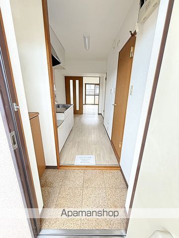 ＪＲ東海道本線 六合駅 徒歩5分 3階建 築27年の玄関写真
