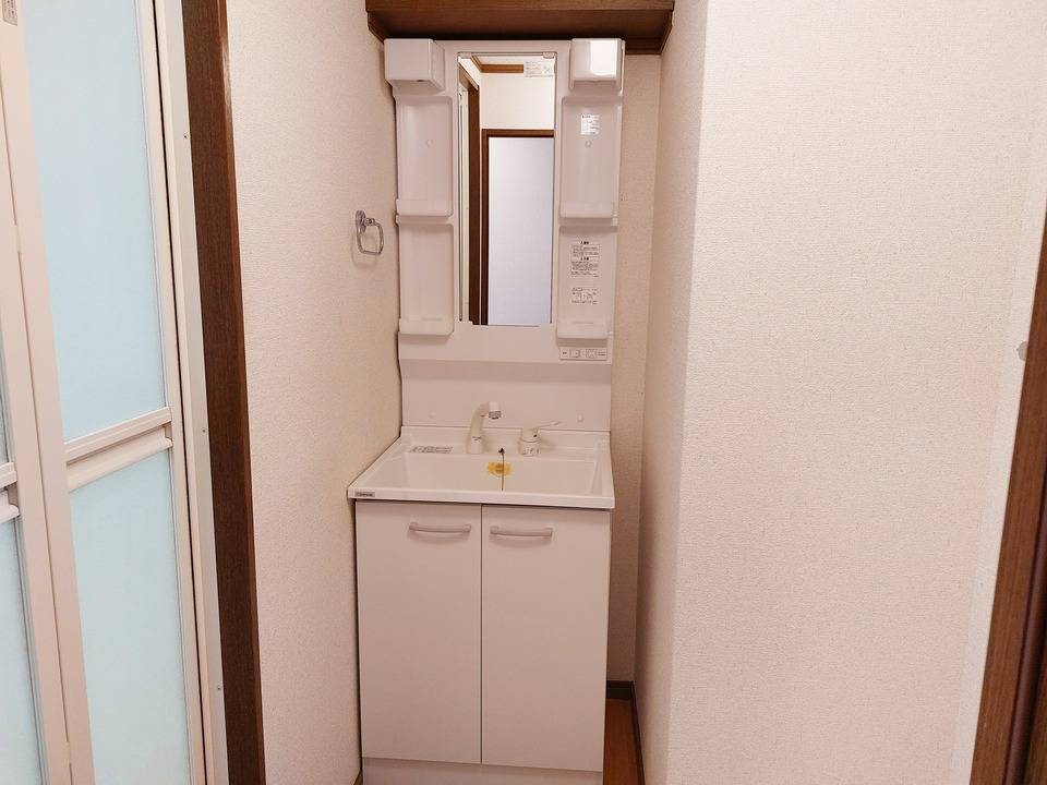 洗面設備　シャワー付洗面化粧台