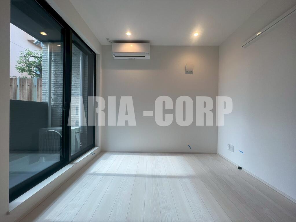 居室・リビング　全室端部屋設計につき窓も多く明るいお部屋です♪