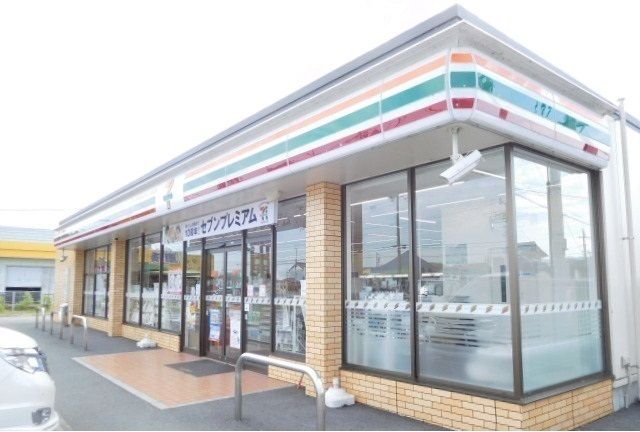 コンビニ　セブンイレブン島里１丁目店（コンビニ）まで850m