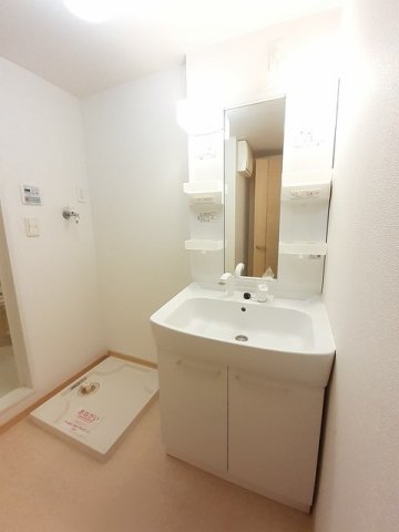 洗面設備　使いやすい洗面所です