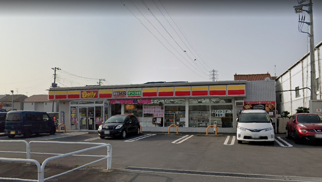 コンビニ　デイリーヤマザキ 足立西伊興2丁目店（コンビニ）まで485m