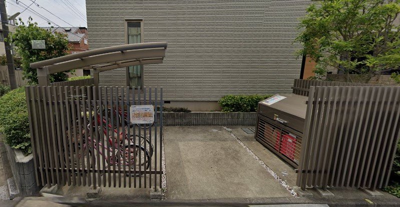エントランス　サミット芦花公園駅前店