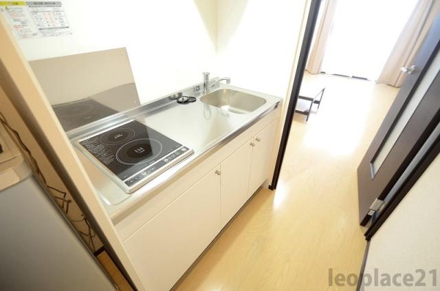 キッチン　※同タイプ部屋の写真です。