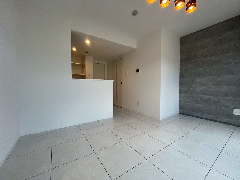 居室・リビング　日当たりが良くて心地よく過ごせそうなお部屋です。