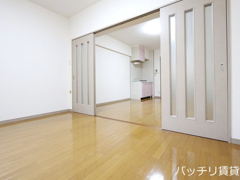 居室・リビング　別号室タイプの為、現状を優先致します。