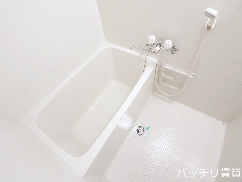 バス・シャワールーム　別号室タイプの為、現状を優先致します。