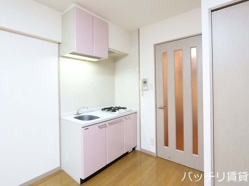 キッチン　別号室タイプの為、現状を優先致します。