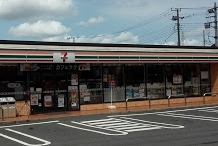 コンビニ　セブン-イレブン足立古千谷本町３丁目店（コンビニ）まで105m